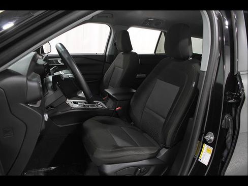 Used 2022 Ford Explorer XLT AWD/4WD image 5