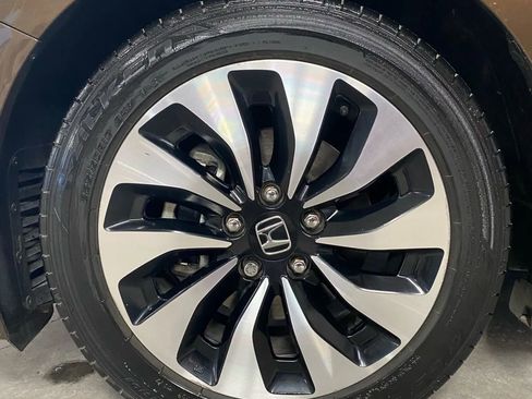 Used 2017 Honda Accord Hybrid Sedan image 16