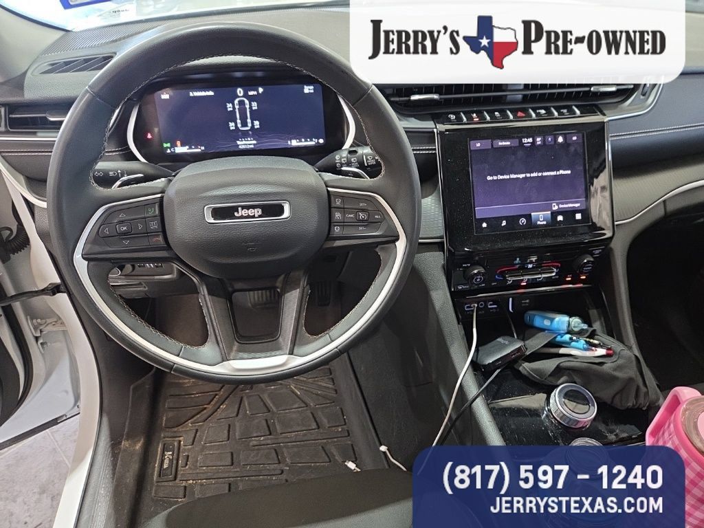 Used 2023 Jeep Grand Cherokee L Laredo RWD image 9