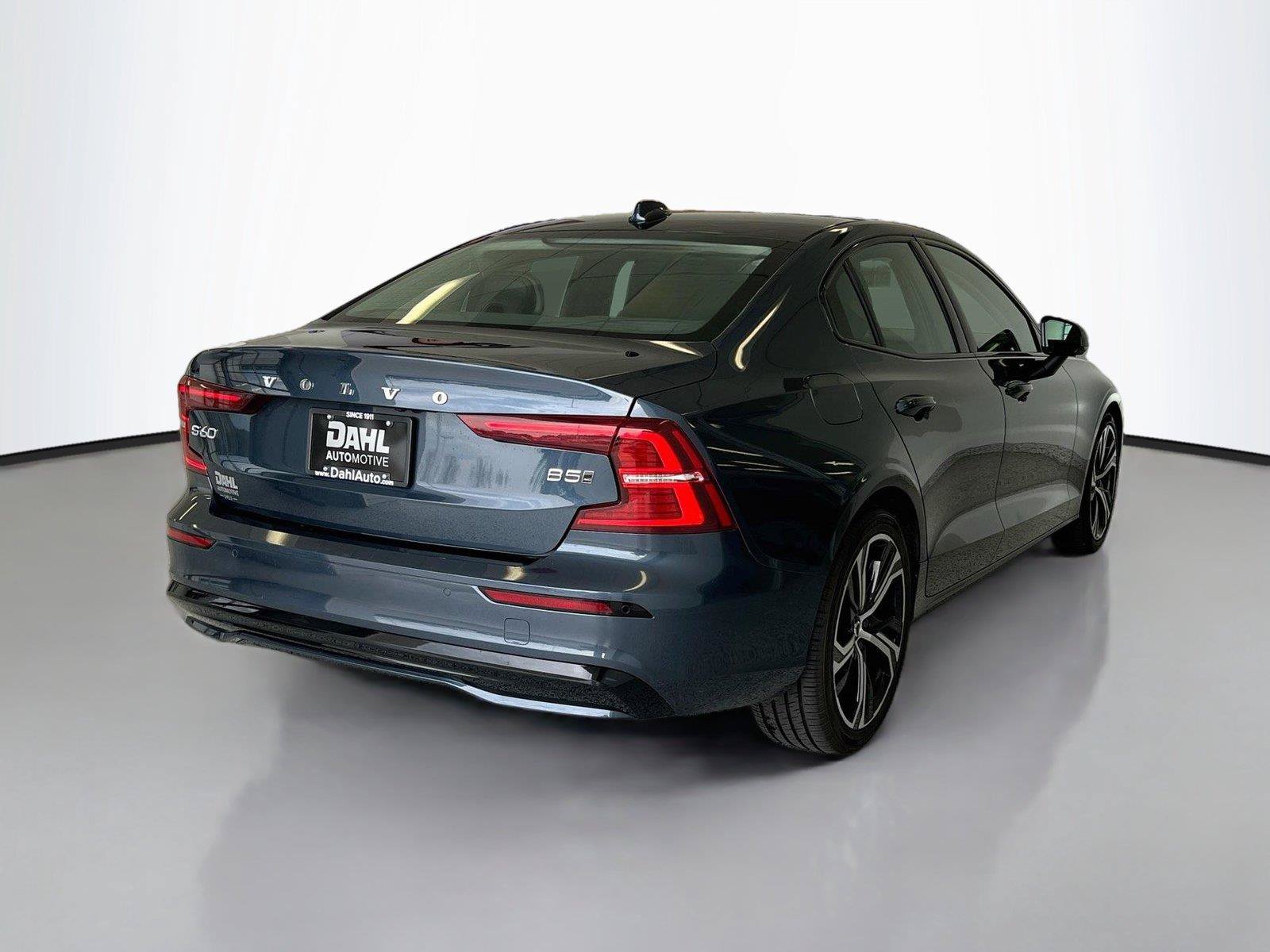 Used 2024 Volvo S60 B5 Core AWD/4WD image 13