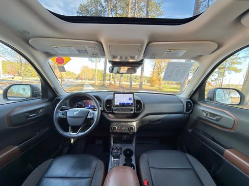 Used 2022 Ford Bronco Sport Outer Banks w/ Tech Package image 2