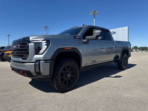 Used 2024 GMC Sierra 2500 AT4 w/ AT4 Premium Plus Package AWD/4WD image 2