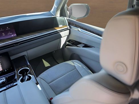 Certified 2025 Cadillac Escalade Sport Platinum image 27