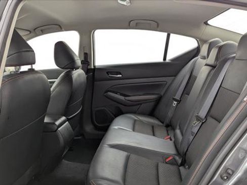 Used 2024 Nissan Altima 2.5 SR FWD image 17