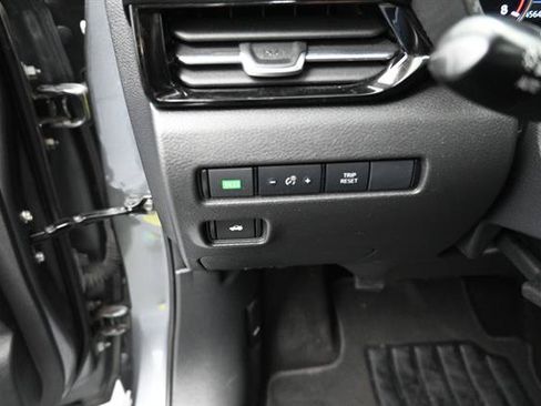 Used 2022 Nissan Sentra SR w/ Electronics Package FWD image 9