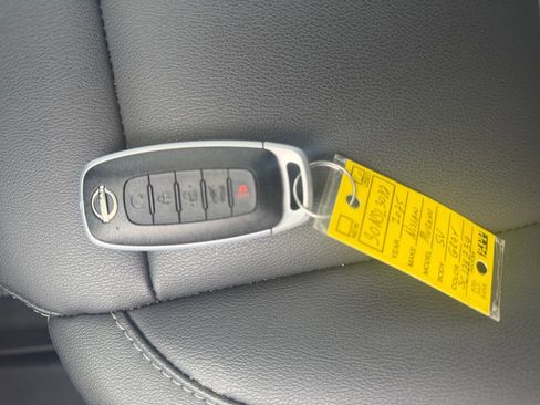 Used 2025 Nissan Murano SV image 37