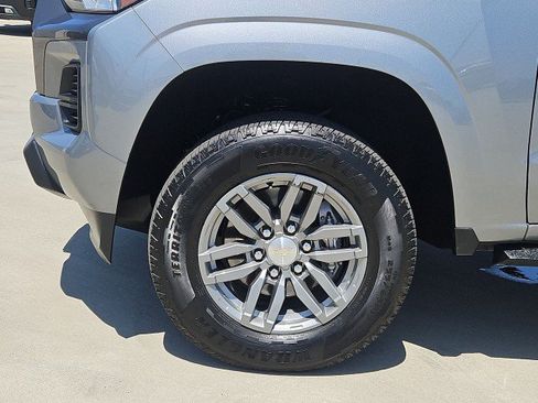 Used 2024 Chevrolet Colorado LT RWD image 32