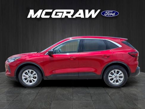 Used 2023 Ford Escape Active w/ Tech Pack #1 AWD/4WD image 2