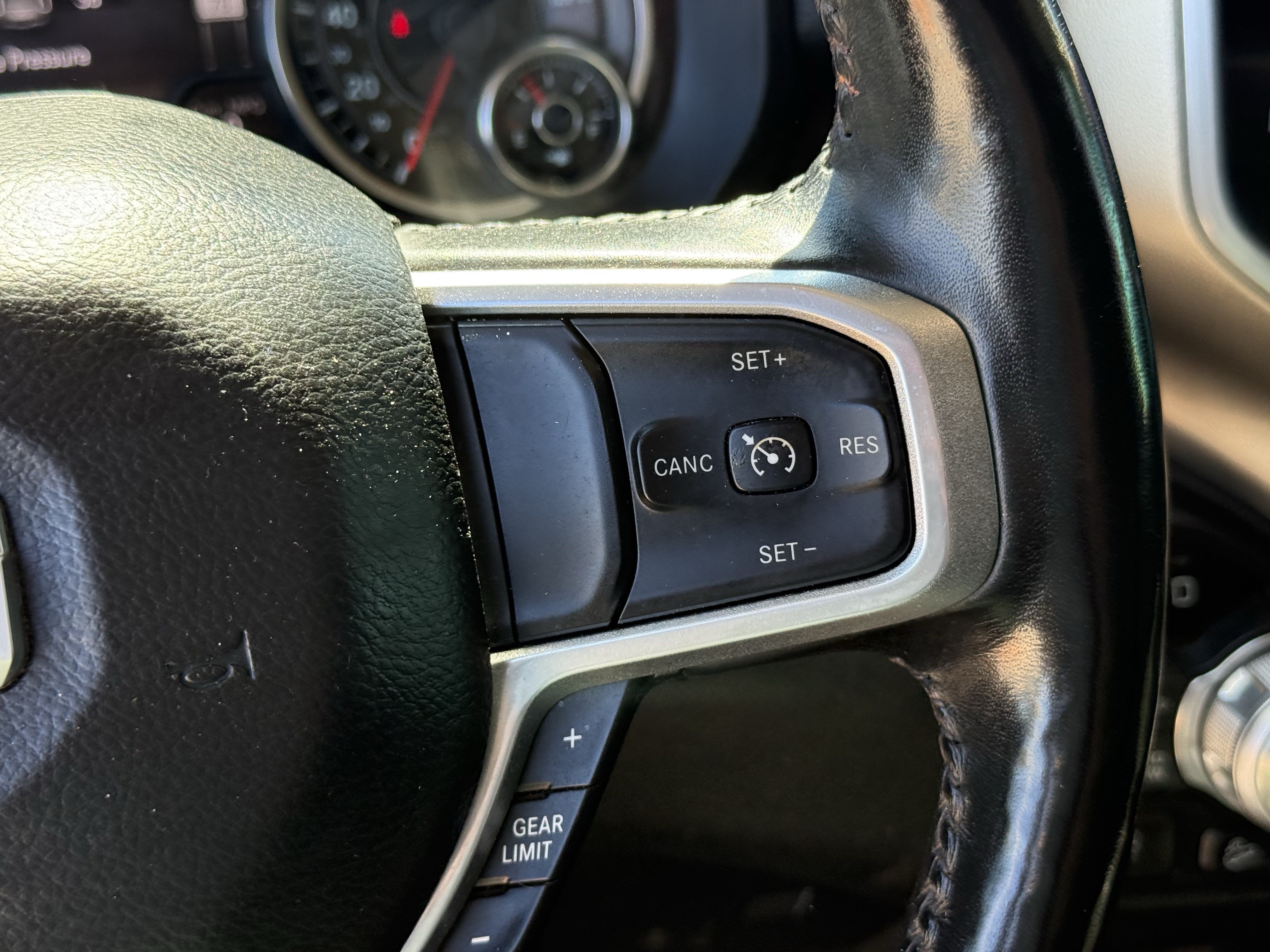 Used 2020 RAM 1500 Laramie w/ Off Road Group AWD/4WD image 17
