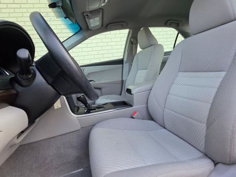 Used 2017 Toyota Camry LE FWD image 9