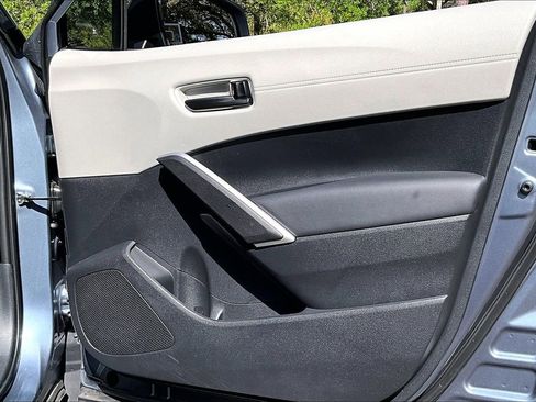 Used 2026 Toyota Corolla Cross L image 27