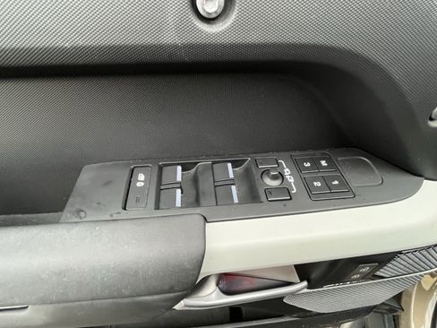 Certified 2024 Land Rover Defender 110 X-Dynamic SE image 11