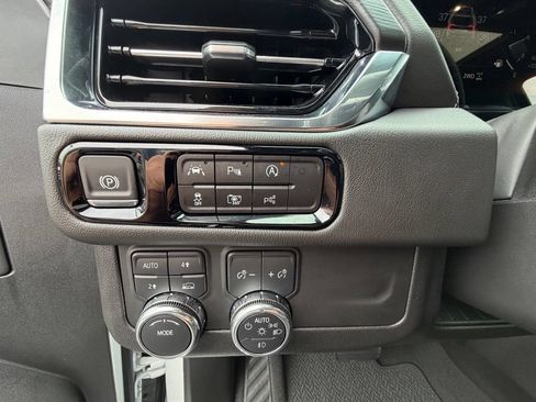 Used 2025 GMC Yukon XL Denali w/ Sun & Power Step Package AWD/4WD image 4