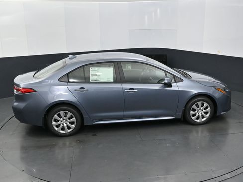 Used 2025 Toyota Corolla LE image 34