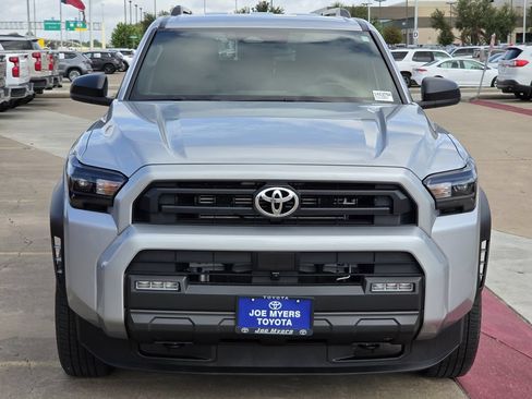 Used 2025 Toyota 4Runner SR5 AWD/4WD image 3
