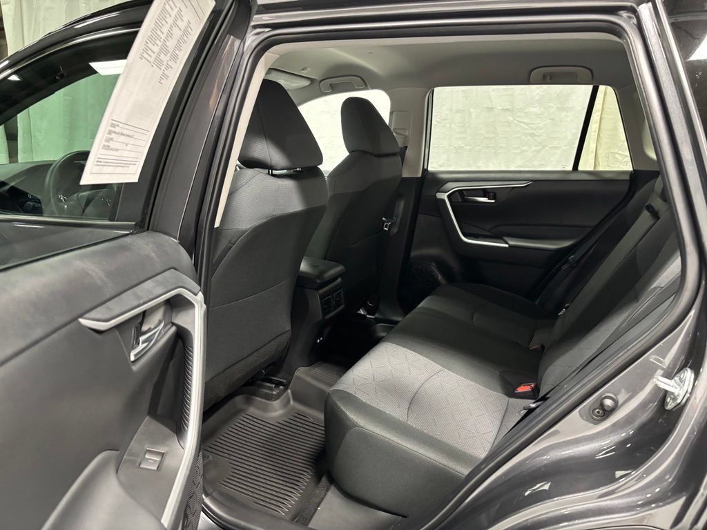 Used 2025 Toyota RAV4 XLE AWD/4WD image 41