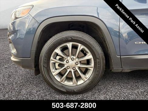 Certified 2021 Jeep Cherokee Latitude Plus AWD/4WD image 9