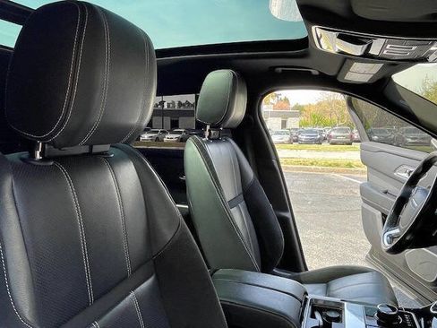 Used 2018 Land Rover Range Rover Velar R-Dynamic SE image 24