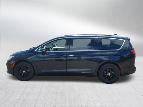Used 2021 Chrysler Pacifica Touring-L FWD image 4