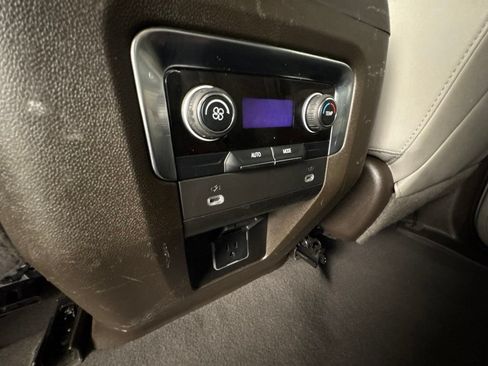 Used 2024 Chevrolet Tahoe LT RWD image 12