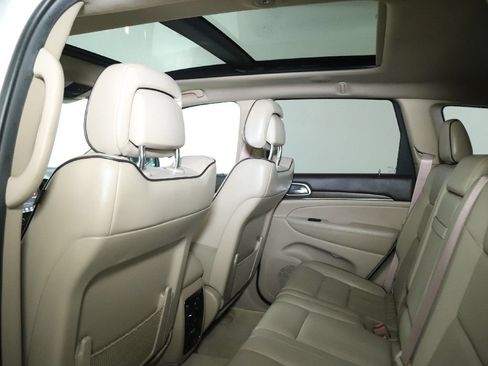 Used 2017 Jeep Grand Cherokee Overland AWD/4WD image 15