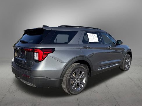 Used 2025 Ford Explorer Active w/ Active Comfort Package image 4