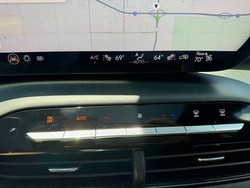 Used 2025 Buick Enclave Avenir FWD image 17