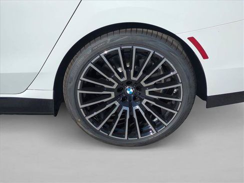 New 2026 BMW i7 xDrive60 w/ M Sport Package RWD image 10
