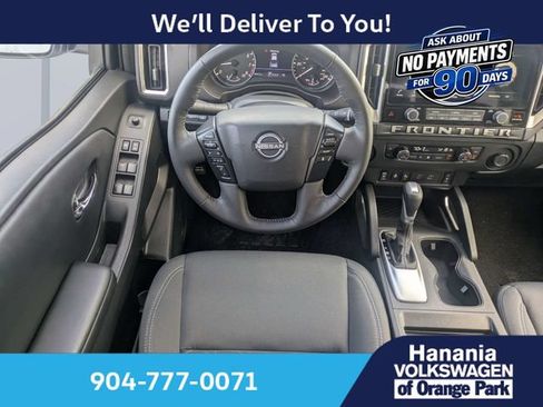Used 2025 Nissan Frontier SV w/ SV Convenience Package RWD image 16