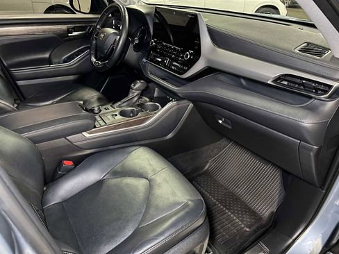 Used 2021 Toyota Highlander Platinum image 11