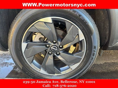 Used 2024 Nissan Rogue SV FWD image 16