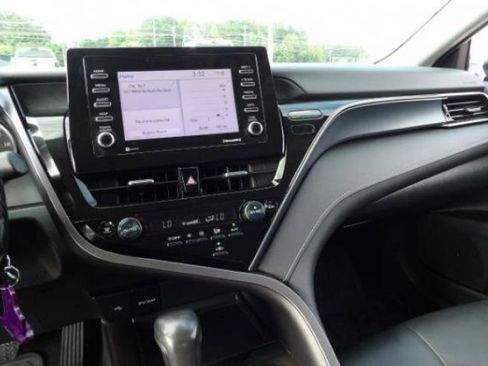 Used 2024 Toyota Camry SE image 3