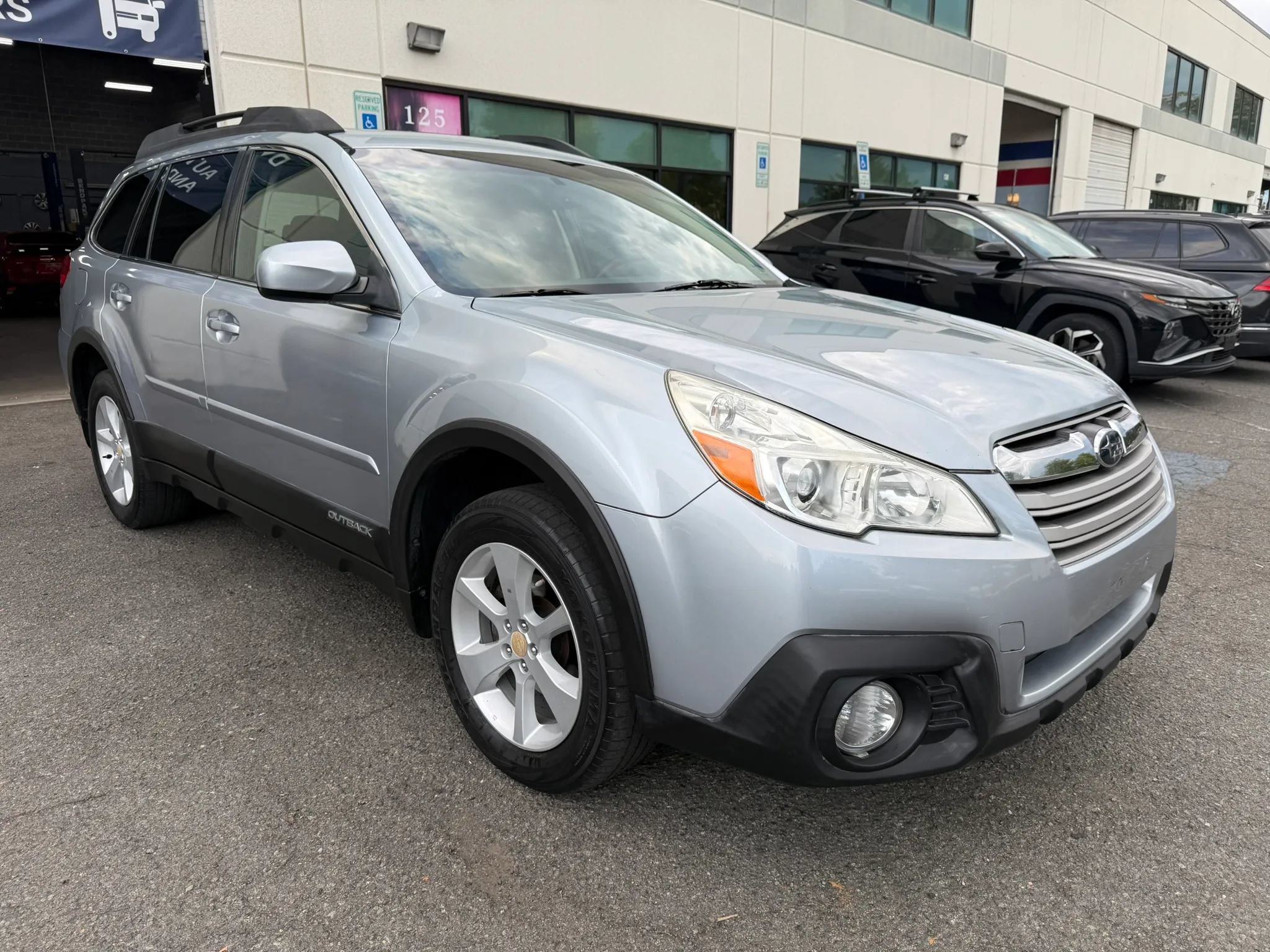 Used 2014 Subaru Outback 2.5i Premium w/ Moonroof Package AWD/4WD image 8
