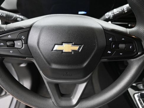 Used 2025 Chevrolet Trax LT FWD image 17