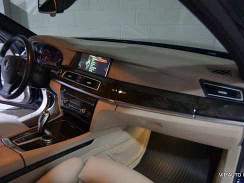 Used 2014 BMW 750Li xDrive image 12