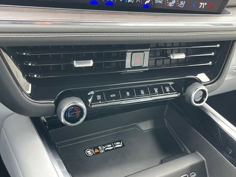 New 2025 Chevrolet Suburban Premier image 29