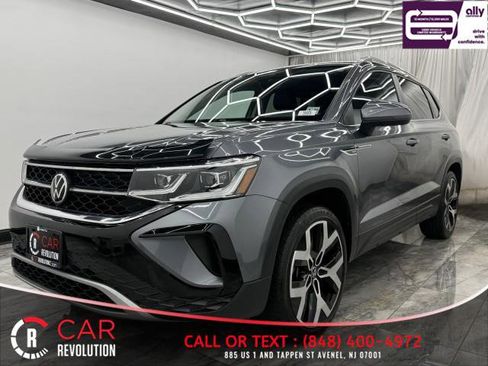 Used 2022 Volkswagen Taos SEL w/ Panoramic Sunroof Package image 3