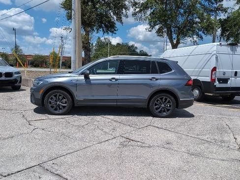 Used 2023 Volkswagen Tiguan SE image 3