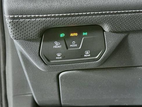 Used 2026 Volkswagen Atlas SE FWD image 12
