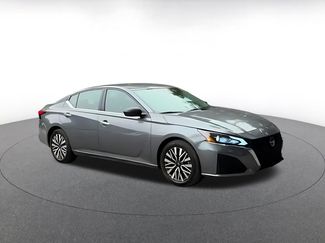 Used 2025 Nissan Altima 2.5 SV FWD video 2