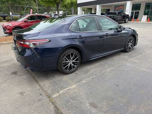 Used 2022 Toyota Camry SE FWD image 4