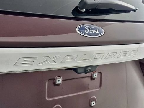 Used 2022 Ford Explorer Limited w/ Equipment Group 301A RWD image 30