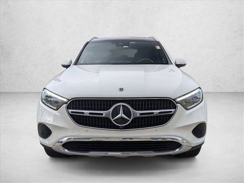 Used 2025 Mercedes-Benz GLC 300 4MATIC image 2