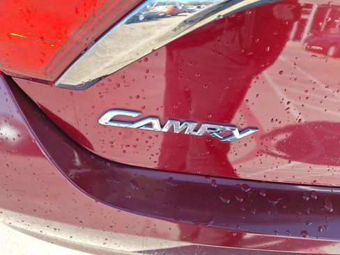 Used 2017 Toyota Camry SE image 14