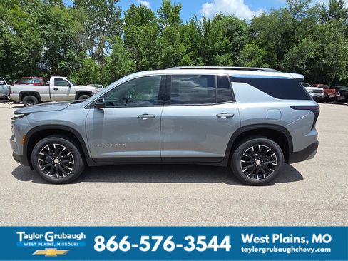 New 2026 Chevrolet Traverse LT w/ Sun and Wheel Package FWD image 5
