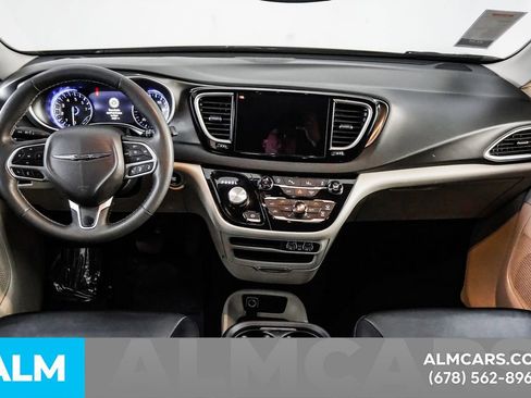 Used 2024 Chrysler Pacifica Touring-L image 24