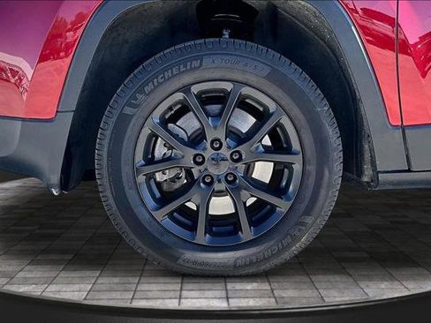 Certified 2016 Jeep Cherokee Sport FWD image 32