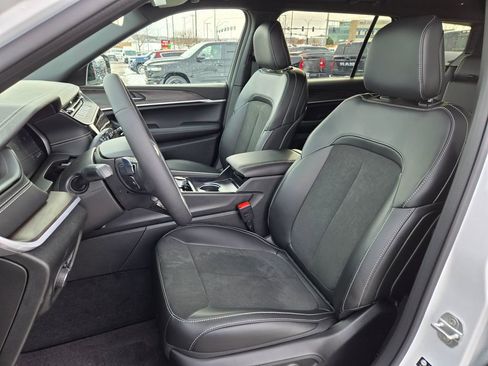 New 2026 Jeep Grand Cherokee L 4WD image 13