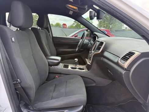 Used 2014 Jeep Grand Cherokee Laredo w/ 18" Wheel & 8.4" Radio Group AWD/4WD image 17