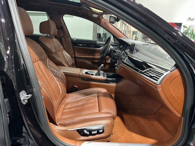 Used 2019 BMW M760i xDrive w/ Luxury Rear Seating Package AWD/4WD image 64